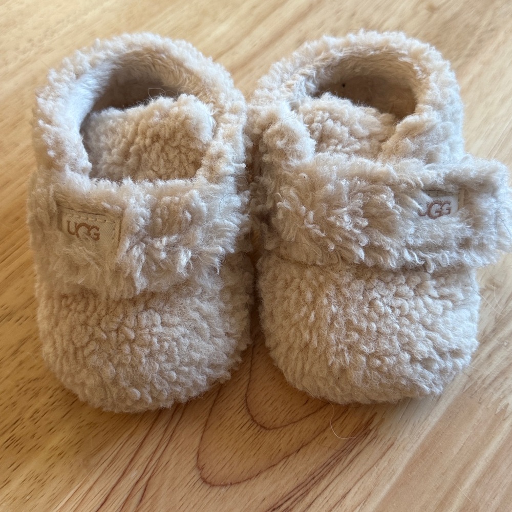 Baby uggs-size 4
